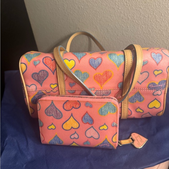 Vintage Dooney & Bourke Hearts Barrel Bag w/Matching Wallet - Picture 10 of 11